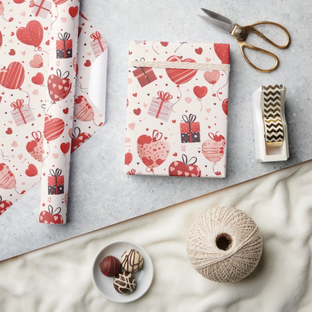 Rote Geschenke und herzförmige Balloons Kinder Geschenkpapier (Kunsthandwerk)