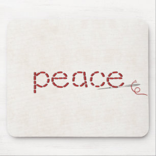 rote gesteppte PEACE-Textnachricht mit Nadel Mousepad