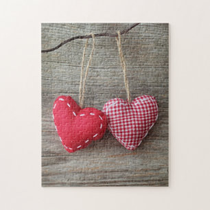 Rote Herzen auf Holztisch 2 Puzzle
