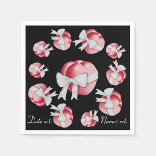 rote Herzen mit weißen Bögen für Hochzeiten gebund Serviette