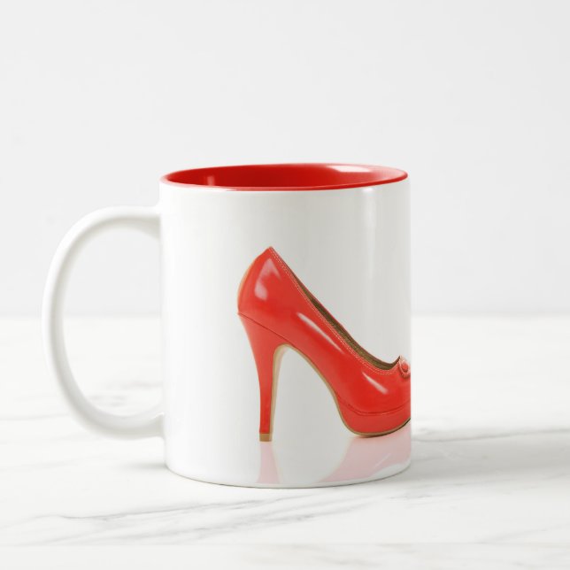 Rote hohe Heels-Tasse mit ergänzender Farbe nach Zweifarbige Tasse (Links)