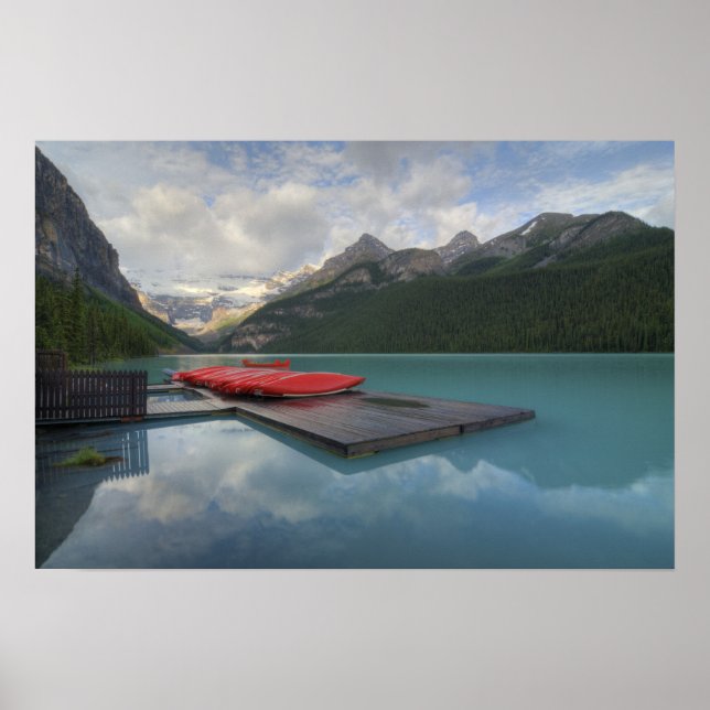 Rote Kanus am Lake Louise Poster (Vorne)