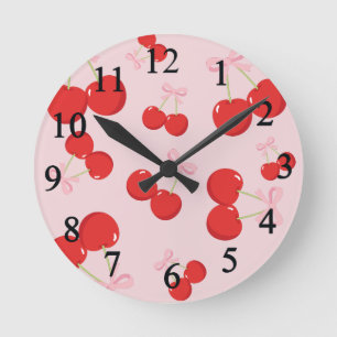 Rote Kirschen mit rosa Bow Coquette Hütte Chic Runde Wanduhr