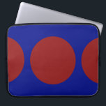 Rote Kreise auf blau Laptopschutzhülle<br><div class="desc">Dieses gewagte geometrische Muster weist einen roten Kreis in der Mitte und zwei rote Halbkreise an den Kanten eines blauen Hintergrunds auf. Wenn Sie dem Design ein Monogramm oder Bild hinzufügen möchten,  klicken Sie auf die Schaltfläche "Anpassen!". Digitales Bild. Copyright © 2011 Claire E. Skinner. Alle Rechte vorbehalten.</div>