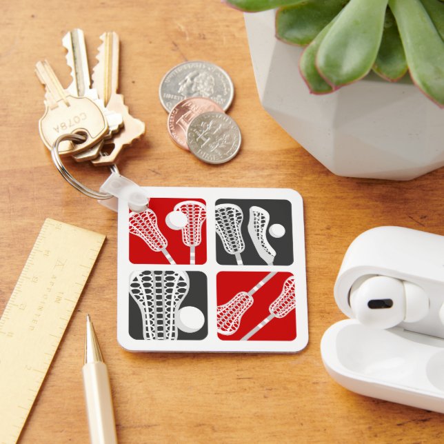 Rote Lacrosse Blöcke von Sticks und Balls Schlüsselanhänger (Schreibtisch)