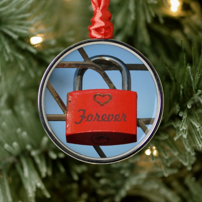 Rote Liebe mit Herz am Zaun, "Forever" Ornament Aus Metall (Baum)