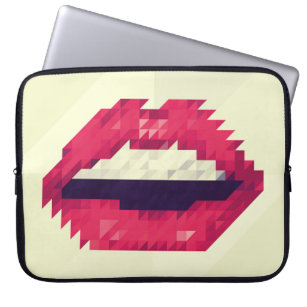 Rote Lippen aus kleinen Dreiecken, pixelship,pi Laptopschutzhülle