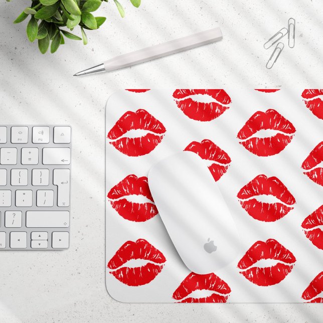 Rote Lippen, roter Lippenstift, Kuss, Lippenmuster Mousepad (Von Creator hochgeladen)