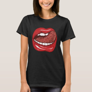 Rote Lippen und Leopardendruckzunge Weibliche Schö T-Shirt