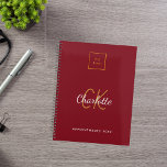 Rote Logos für ein modernes Unternehmen 2025 Planer<br><div class="desc">Ein roter Hintergrund. Personalisieren Sie Ihr Firmenlogo,  Monogramm-Initialen,  Name und Jahr/Titel und fügen Sie es hinzu. Golden-weiße Buchstaben. Ihr Firmenlogo sowohl vorne als auch hinten.</div>