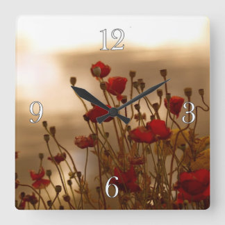 Rote Mohnblumen-u. Quadratische Wanduhr