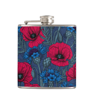 Rote Mohnblumen und blaue Maisblumen auf blau Flachmann