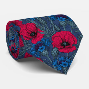 Rote Mohnblumen und blaue Maisblumen auf blau Krawatte