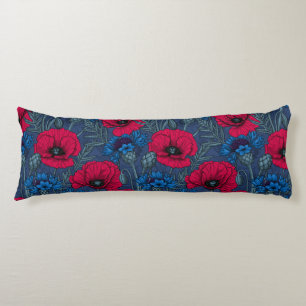 Rote Mohnblumen und blaue Maisblumen auf blau Seitenschläferkissen