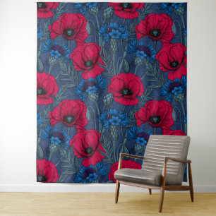 Rote Mohnblumen und blaue Maisblumen auf blau Wandteppich