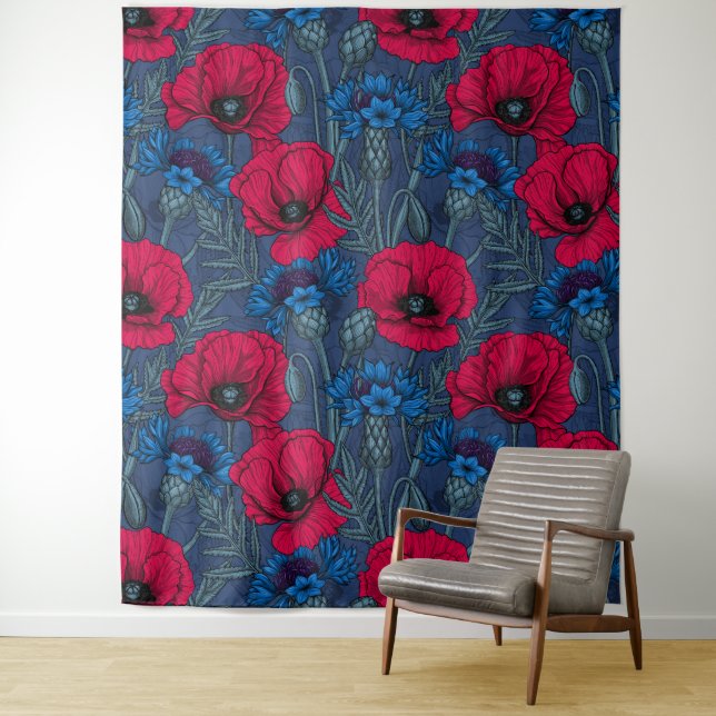 Rote Mohnblumen und blaue Maisblumen auf blau Wandteppich (Beispiel)