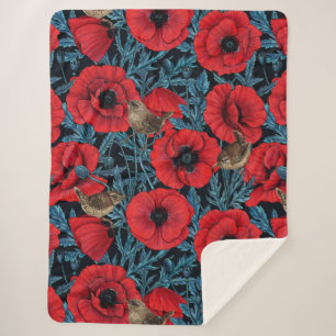 Rote Mohnblüten, blaue Blätter auf schwarz Sherpadecke