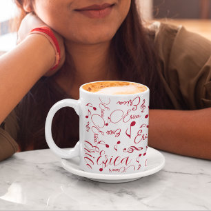 Rote Namen und gespielte musikalische Anmerkungen Kaffeetasse