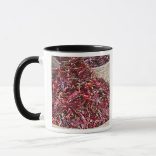 Rote Paprika auf dem lokalen Gemüsemarkt Tasse