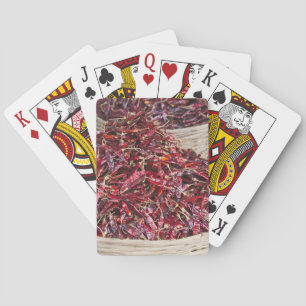 Rote Paprikaschoten auf dem lokalen Markt für Erze Spielkarten