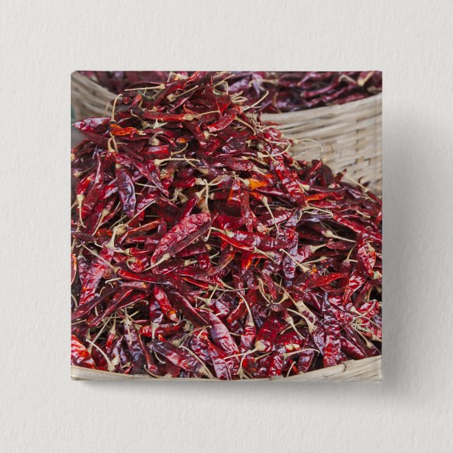 Rote Paprikaschoten auf dem Markt für lokale Erzeu Button (Vorderseite)