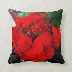 Rote Pelargonie-Blumenkissen durch Sharles Kissen