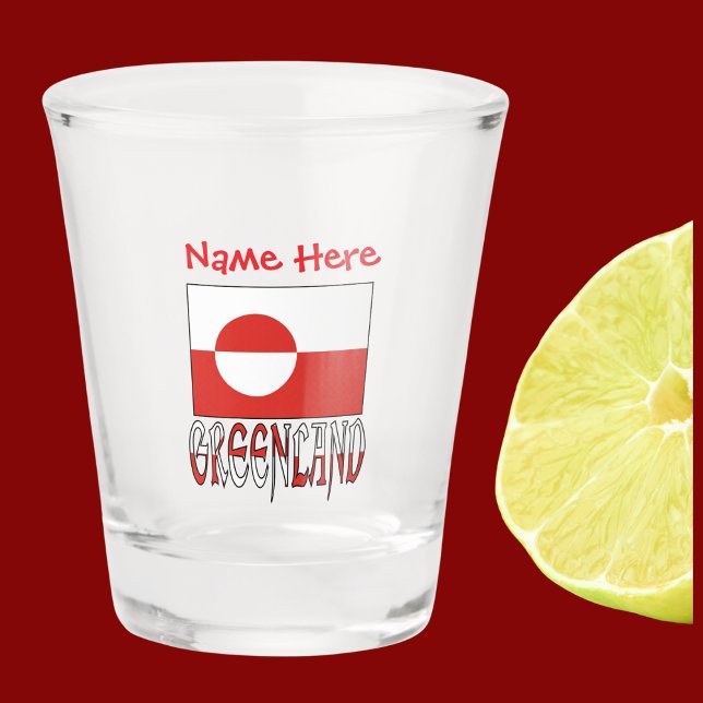 Rote Personalisierung der grönländischen Flagge Schnapsglas (Shot glass has Greenlander flag with word GREENLAND below in flag colors. Add name above.)
