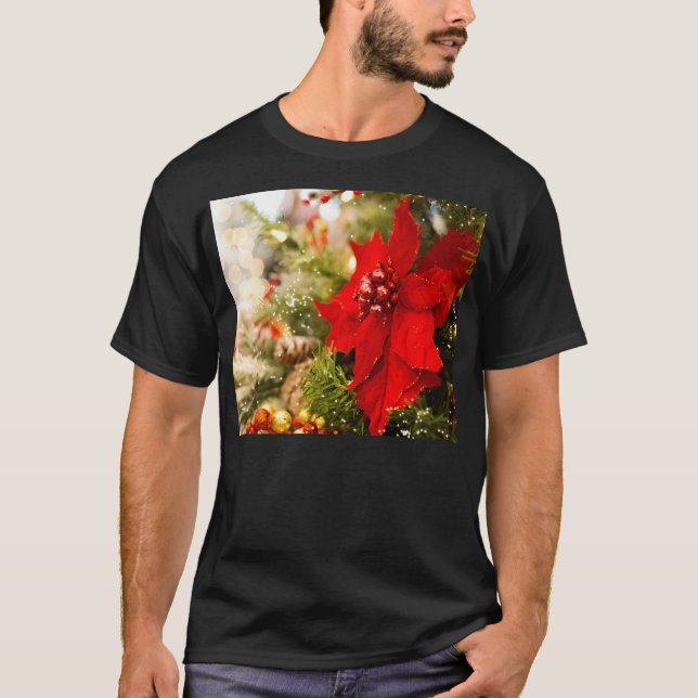 Rote Poinsettia auf dem Weihnachtsbaum T-Shirt (Vorderseite)