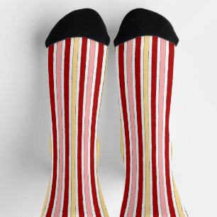 Rote, rosa und gelbe Hand gezeichnete Streifen Socken