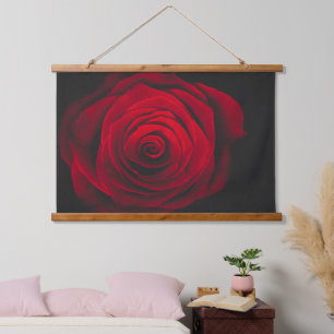 Rote Rose auf schwarzem Hintergrund mit Vintage-Ef Wandteppich Mit Holzrahmen