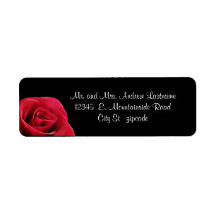 Rote Rose auf schwarzen Adressen-Etiketten