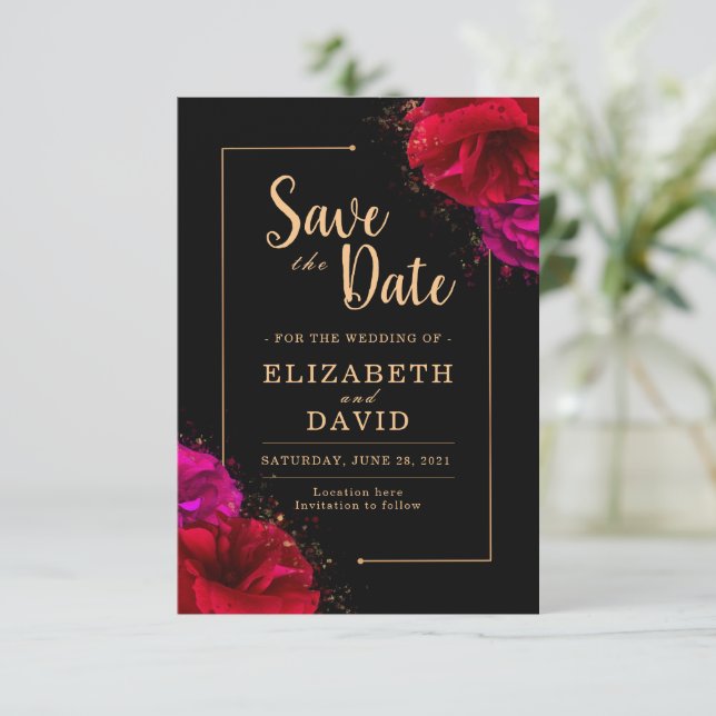 Rote Rose Black and Gold Elegante Save the Date (Stehend Vorderseite)