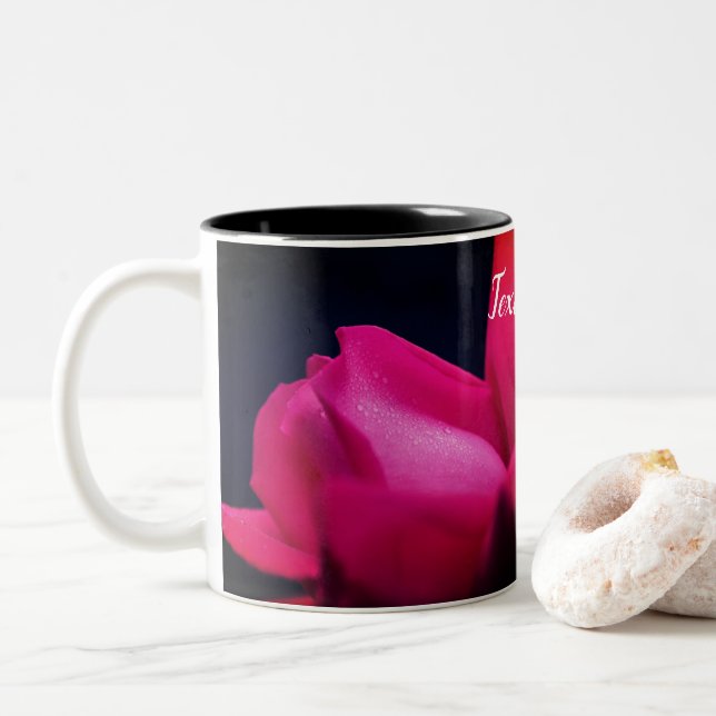 Rote Rose Blume Nah Personalisiert Zweifarbige Tasse (Mit Donut)