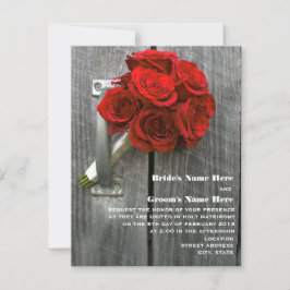 Rote Rose Bouquet & Barnwood Wedding Einladung