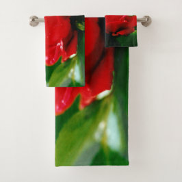 Rote Rose der Leidenschaft mit Taubstropfen Badhandtuch Set