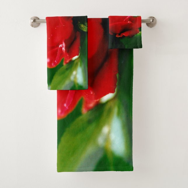 Rote Rose der Leidenschaft mit Taubstropfen Badhandtuch Set (Insitu)