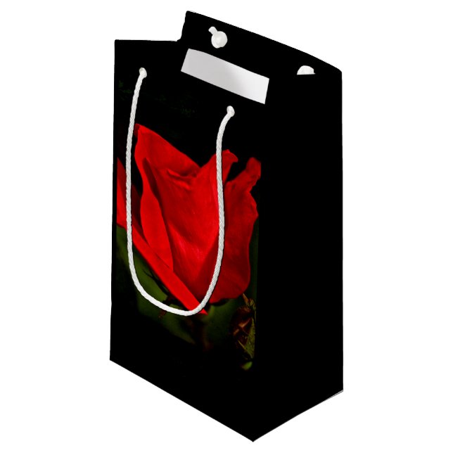 Rote Rose - dunkle Leidenschaft Kleine Geschenktüte (Vorderseite Schrägansicht)