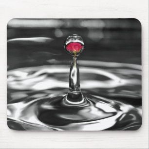 Rote Rose im Droplet Mousepad