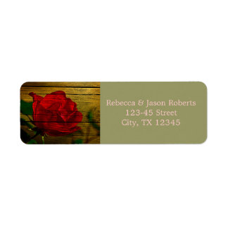 rote Rose mit Stallholz