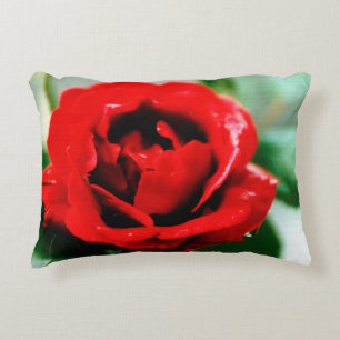 Rote Rose mit Taubenfallen Dekokissen