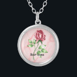 Rote Rose Necklace Versilberte Kette<br><div class="desc">Rote Rose Necklace von ArtMuvz Illustration.TO PERSONALIZE, fügen Sie Ihren Namen, oder fügen Sie Text stattdessen. Matching T - Shirt, romantische Kleidung, Hochzeitsgeschenke, Jubiläum T - Shirt, Valentinstag Geschenke und Bekleidung. Machen Sie sich mit unseren festlichen Geschenken und romantischen Kleidung zum Valentinstag fertig! Ideal für Valentine Party für Ansammlungen. Egal,...</div>