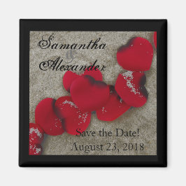 Rote Rose Petals on Sand Beach Wedding Magnet