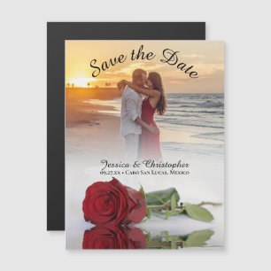 Rote Rose Reflections Wedding Save the Date Foto Magneteinladung