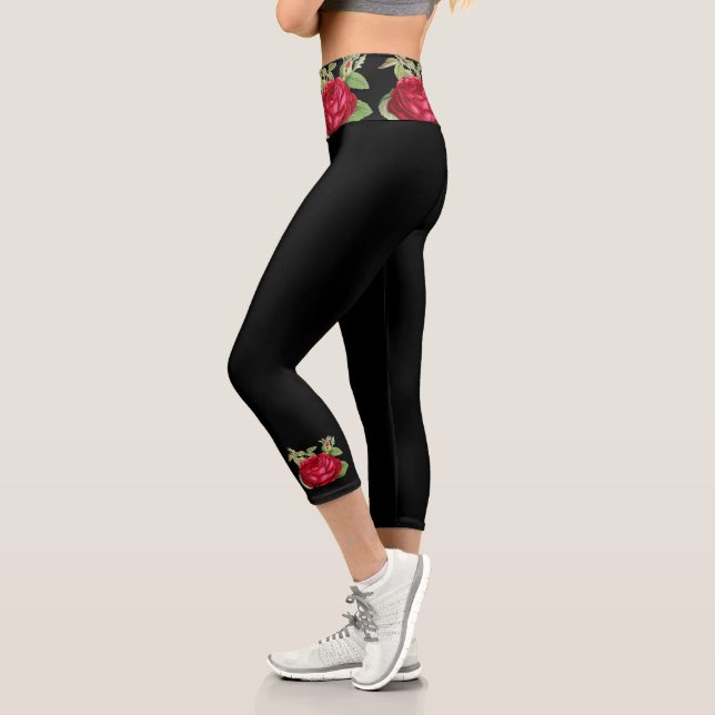 Rote Rose zu Schwarzer Flora Capri Leggings (Links)