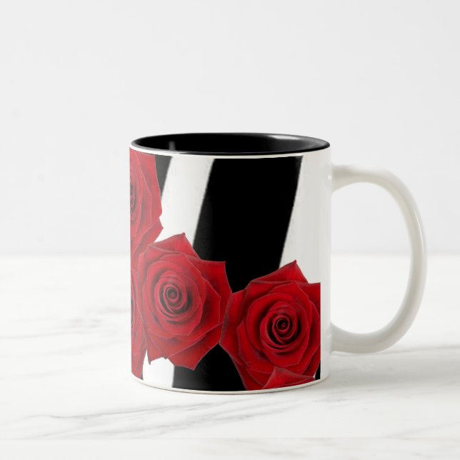 ROTE ROSEN AUF SCHWARZWEISS-ZEBRA-DRUCK ZWEIFARBIGE TASSE (Rechts)