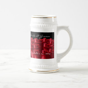 Rote Rosen Braut und Bräutigam Hochzeitsdatum Stei Bierglas