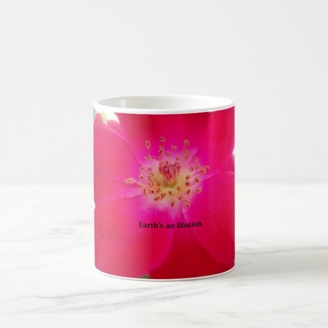 Rote Rosen Floral: Erde ist eine Illusion | Natur- Kaffeetasse (Mittel)