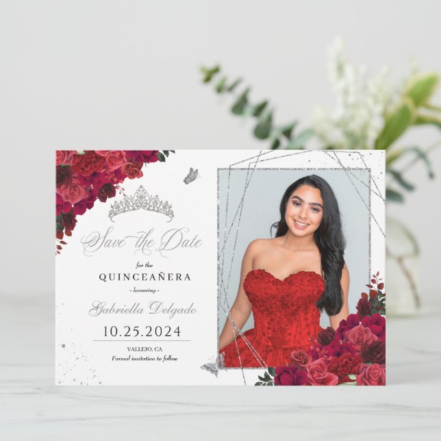 Rote Rosen Fotokarte Quinceañera Save the Date Einladung (Stehend Vorderseite)