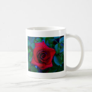 Rote Rosen mit blauen Farbtönen Kaffeetasse