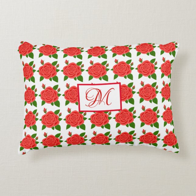 Rote Rosen mit Monogram Akzent Pillow Buds Dekokissen (Vorderseite)